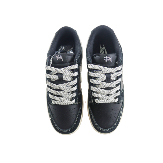 Nike SB Dunk Low x Stussy