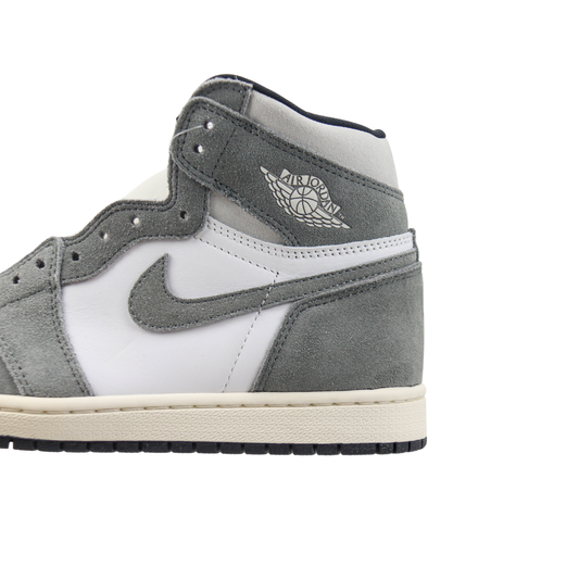 Air Jordan 1 Retro High OG “Light Smoke Grey”