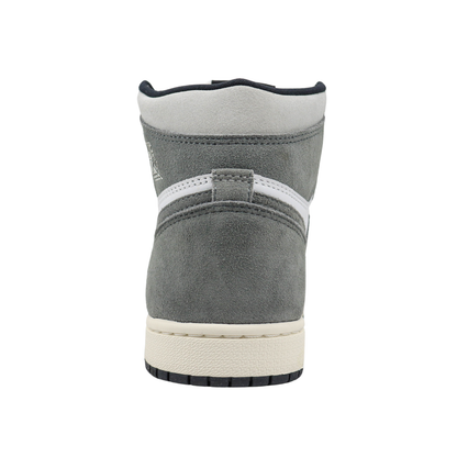 Air Jordan 1 Retro High OG “Light Smoke Grey”