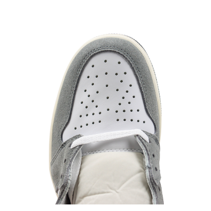 Air Jordan 1 Retro High OG “Light Smoke Grey”